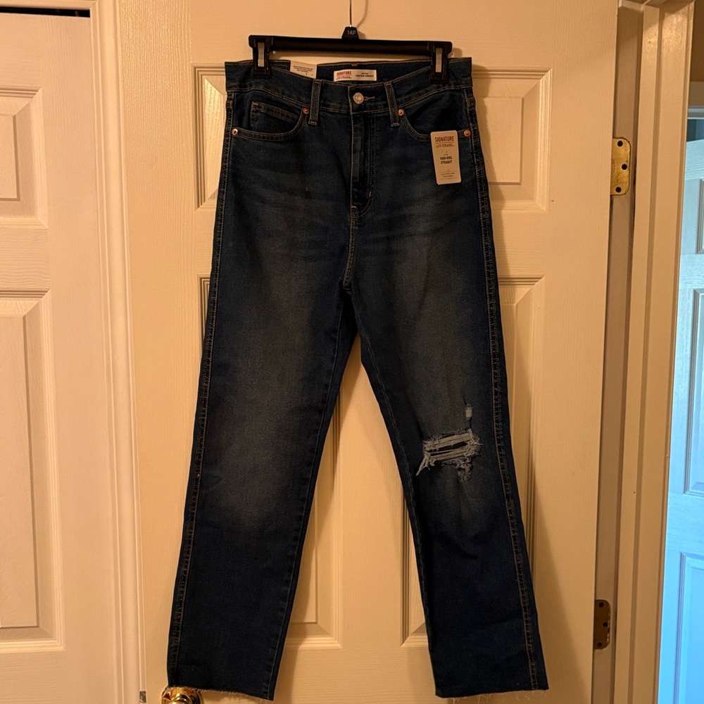 Woman’s Levi High-Rise Straight Jeans. New with Tag.